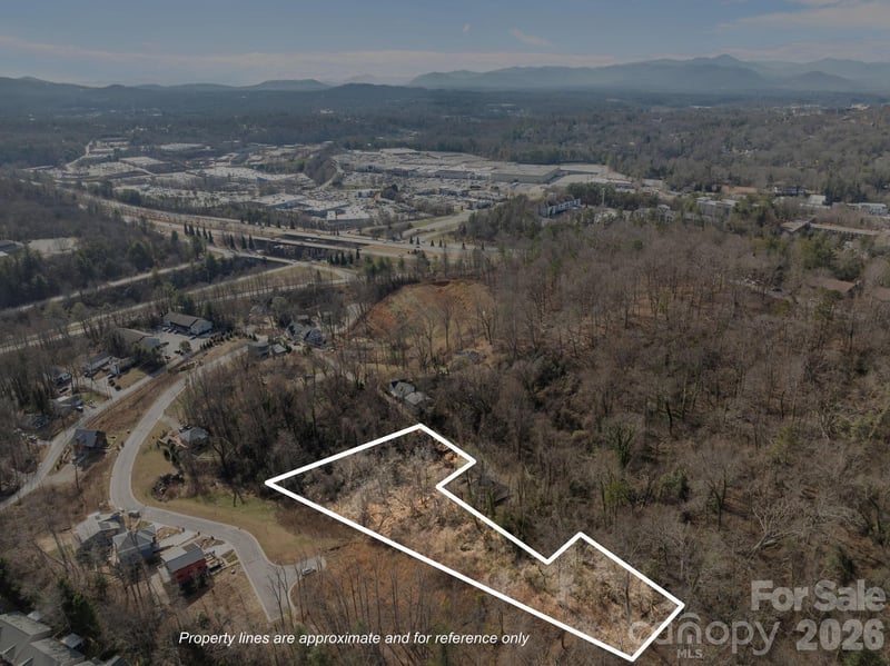 99999 Weaver Hill Rd, Asheville, NC 28805