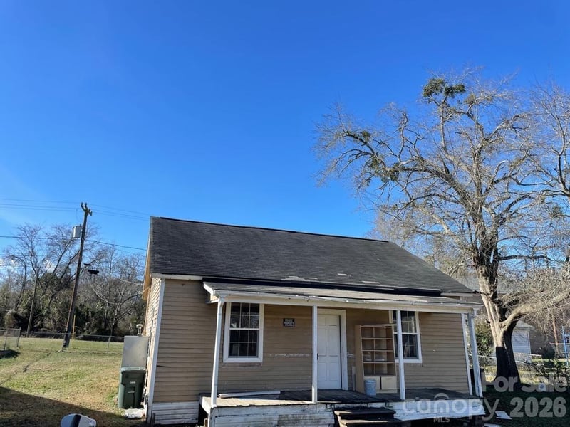35 Center St, Great Falls, SC 29055