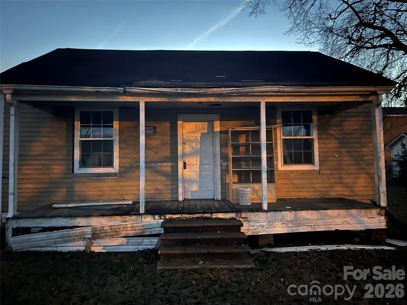 35 Center St, Great Falls, SC 29055