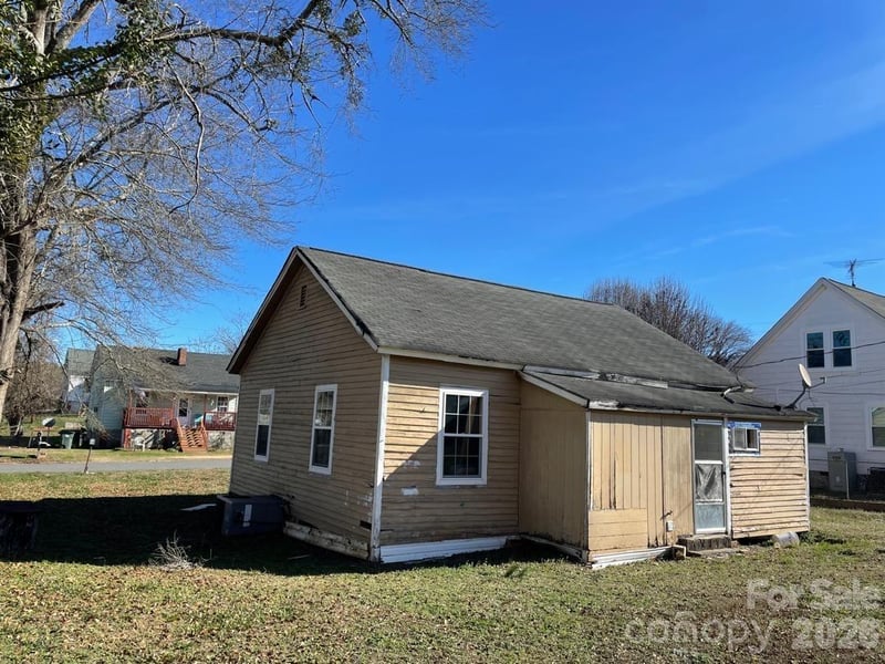 35 Center St, Great Falls, SC 29055