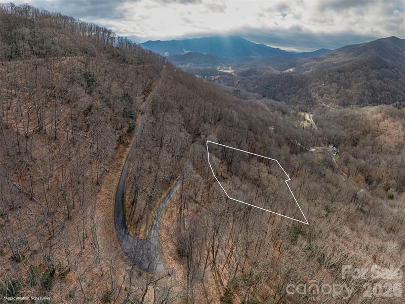 30 Hudson Valley Dr, Waynesville, NC 28786