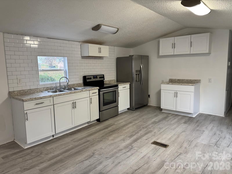 111 Cloverleaf Dr, Clover, SC 29710
