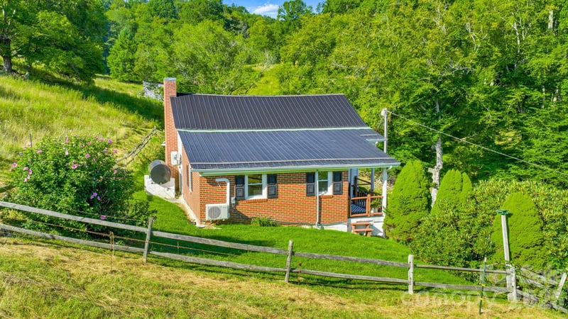 922 Prathers Creek Church Rd, Laurel Springs, NC 28644