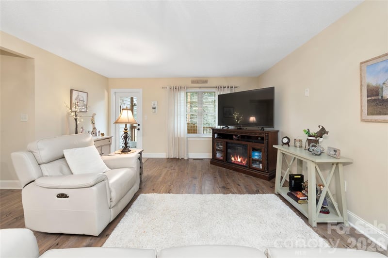 252 Wash Creek Dr #B, Hendersonville, NC 28739