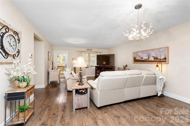 252 Wash Creek Dr #B, Hendersonville, NC 28739