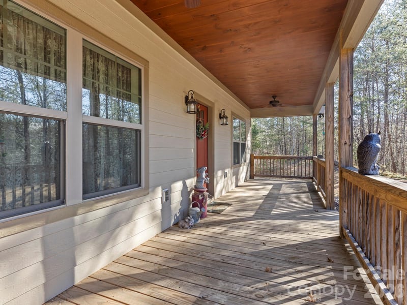 334 Summer Orchard Dr, Hendersonville, NC 28792