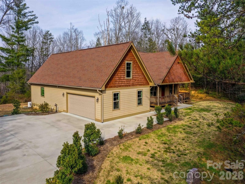 334 Summer Orchard Dr, Hendersonville, NC 28792