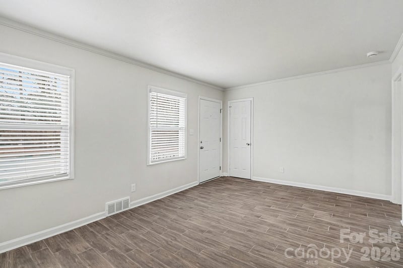 3431 Shamrock Dr, Charlotte, NC 28215