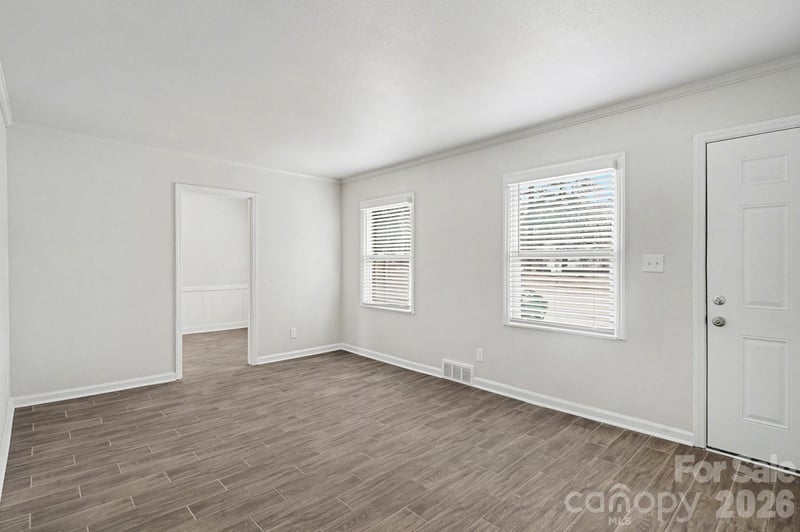 3431 Shamrock Dr, Charlotte, NC 28215