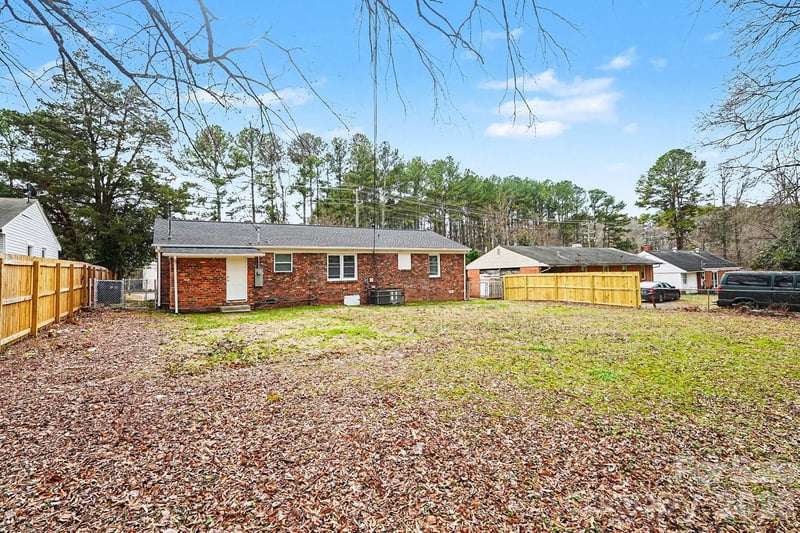 3431 Shamrock Dr, Charlotte, NC 28215