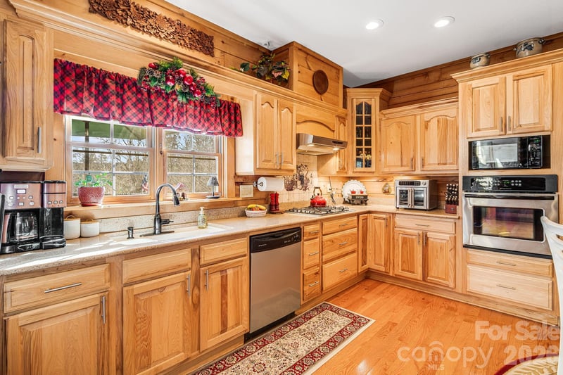 158 Raven Blvd, Lake Lure, NC 28746