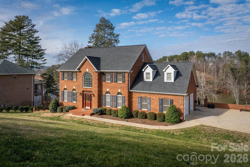 46 Mariners Point Ln, Hickory, NC 28601