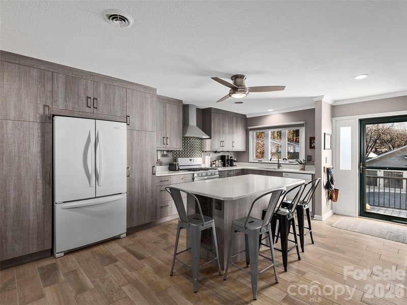 321 Britton Creek Dr, Hendersonville, NC 28791