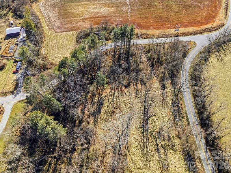 999 Ray Hill Rd, Mills River, NC 28759