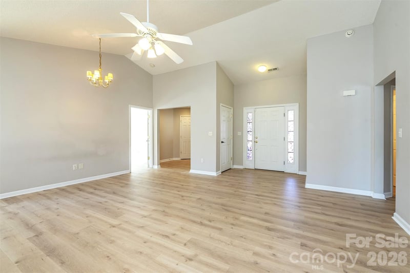 115 Creeks End Cir, Mills River, NC 28759