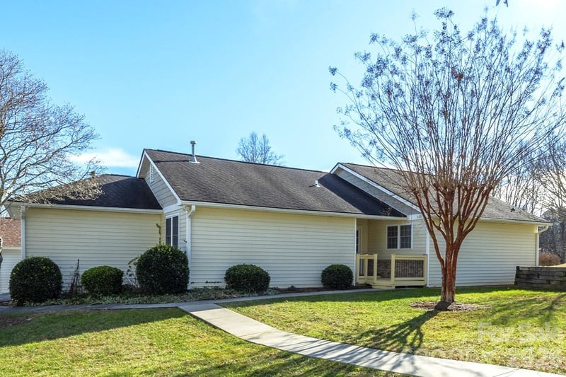 115 Creeks End Cir, Mills River, NC 28759