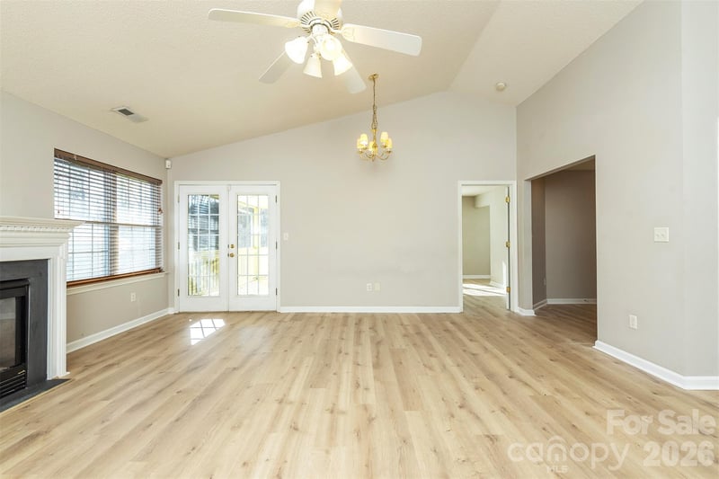 115 Creeks End Cir, Mills River, NC 28759