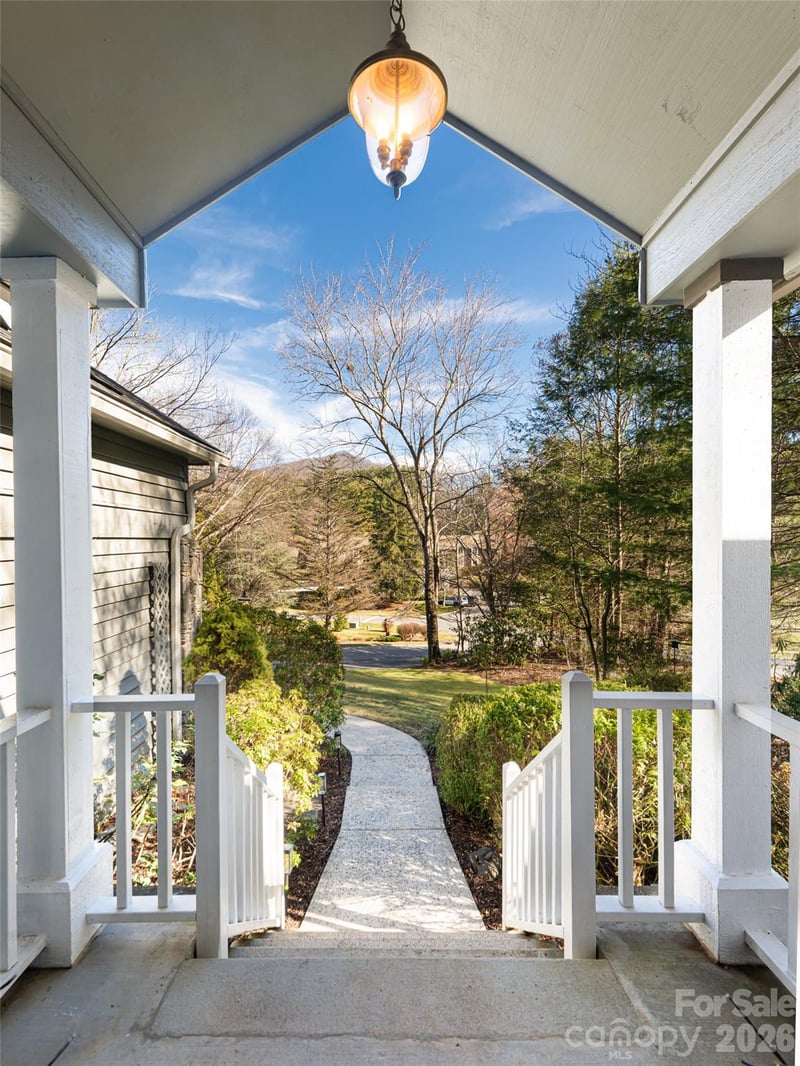 2 Bent Tree Dr, Asheville, NC 28803