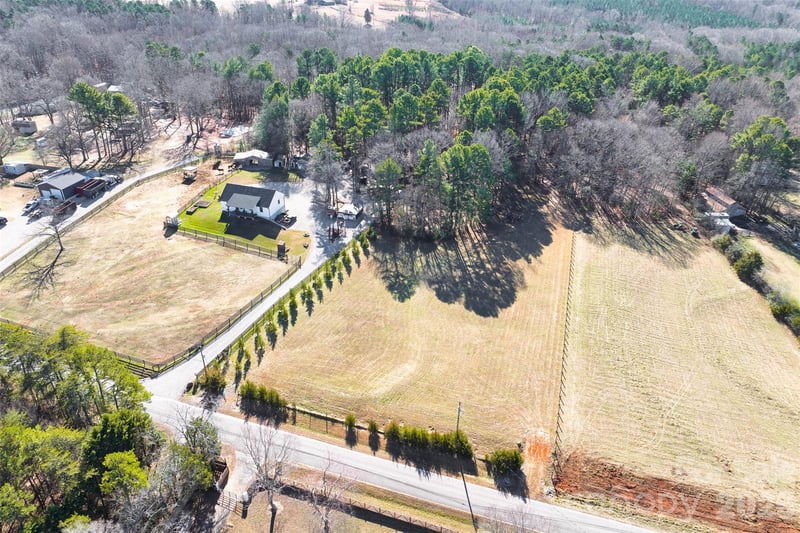 000 Whippoorwill Ln, Mount Holly, NC 28120