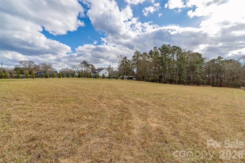 000 Whippoorwill Ln, Mount Holly, NC 28120