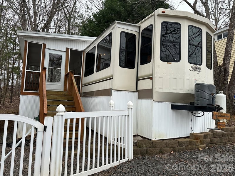 112 Sparrow Ln, New London, NC 28127