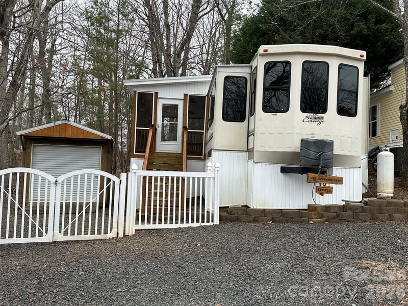 112 Sparrow Ln, New London, NC 28127