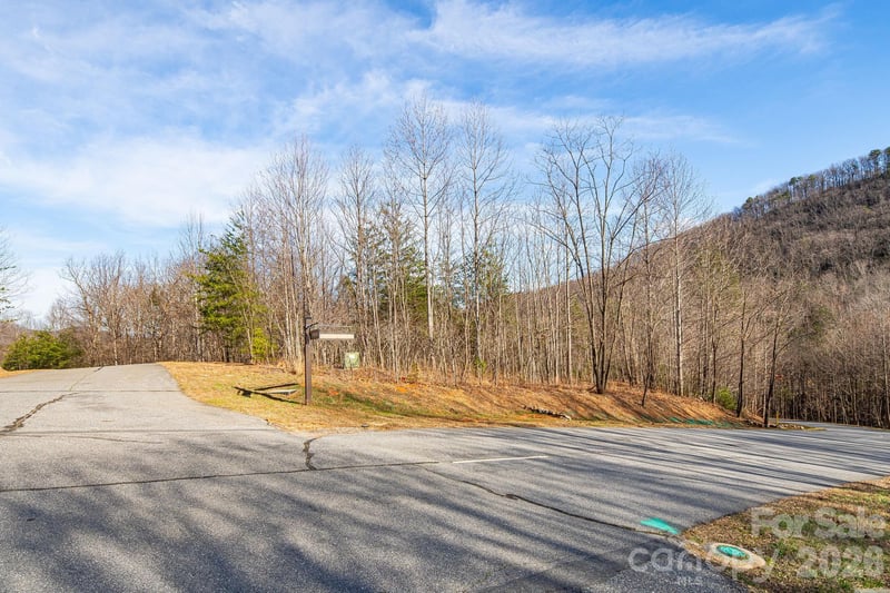 2049 Deep Gap Farm Rd, Mill Spring, NC 28756