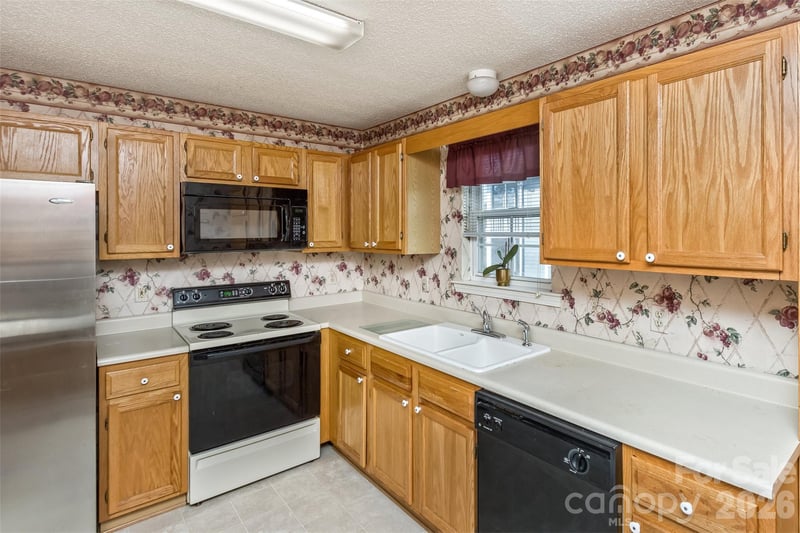 3305 Idle Hour Dr, Asheville, NC 28806