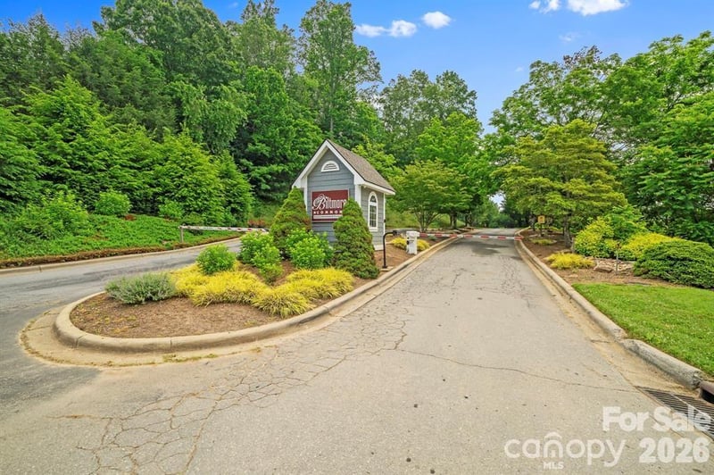 3305 Idle Hour Dr, Asheville, NC 28806