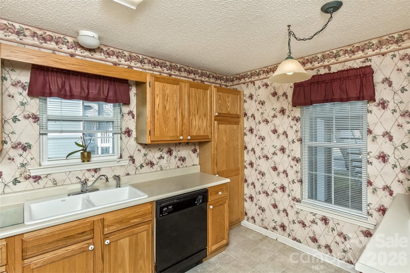 3305 Idle Hour Dr, Asheville, NC 28806