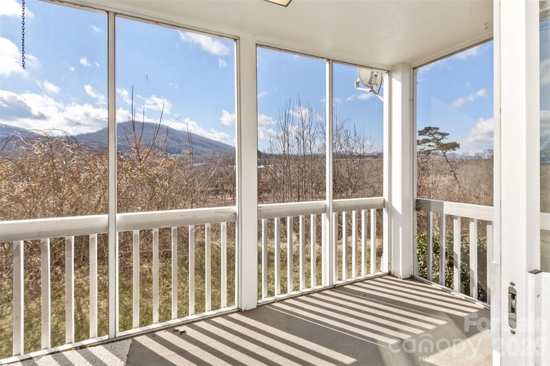3305 Idle Hour Dr, Asheville, NC 28806