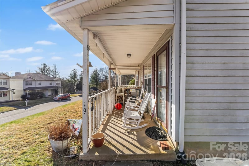 19 Rocking Porch Rd, Asheville, NC 28805