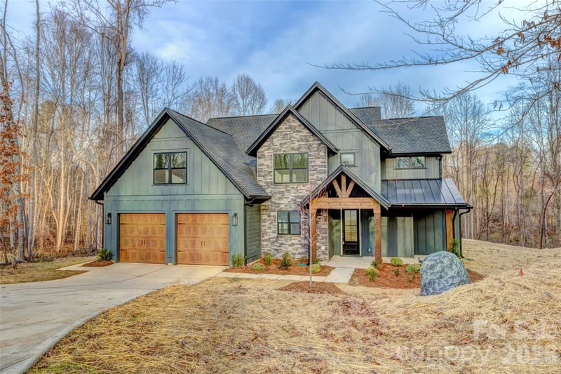 1041 Harrogate Dr, Bessemer City, NC 28016