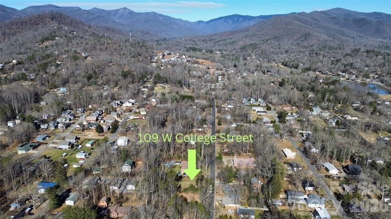 109 College St, Black Mountain, NC 28711