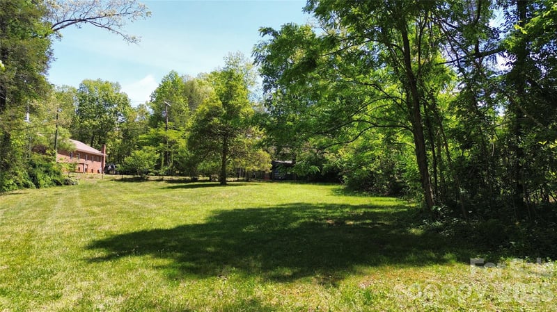 109 College St, Black Mountain, NC 28711