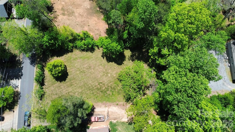 109 College St, Black Mountain, NC 28711
