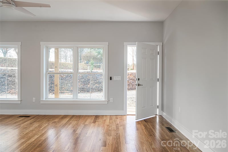 93 Locust Grove Rd, Weaverville, NC 28787