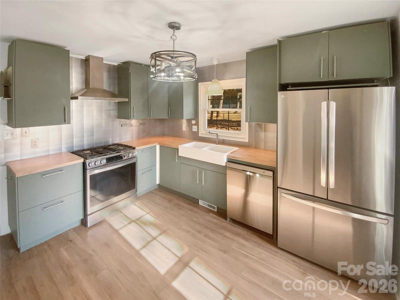 4661 Easthaven Dr, Charlotte, NC 28212