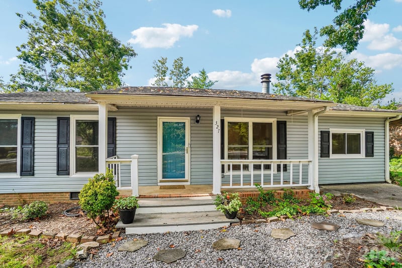 327 Heather Ct, Asheville, NC 28804