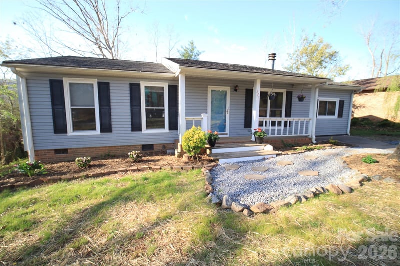 327 Heather Ct, Asheville, NC 28804