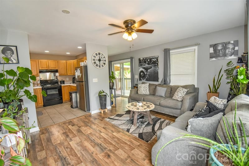 110 West Ln, Brevard, NC 28712