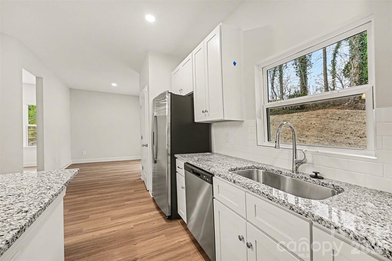 226 Oak Cir, Newton, NC 28658