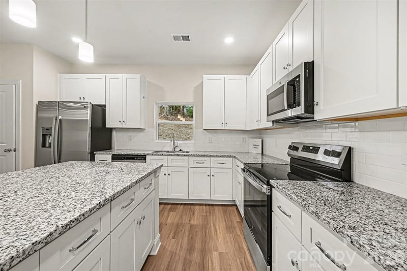 226 Oak Cir, Newton, NC 28658