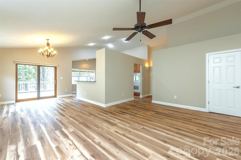 50 Clear Creekside Dr, Hendersonville, NC 28792
