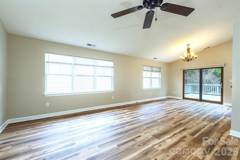 50 Clear Creekside Dr, Hendersonville, NC 28792