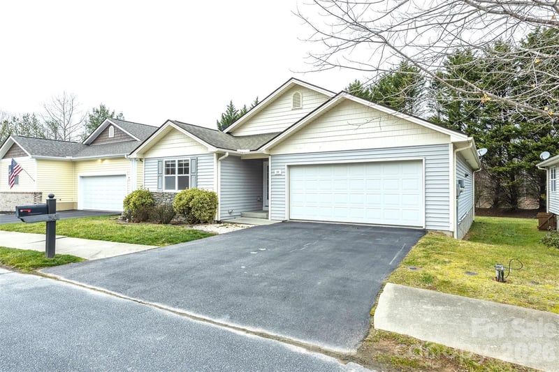 50 Clear Creekside Dr, Hendersonville, NC 28792