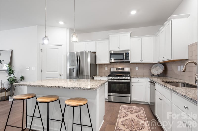 215 Harpers Run Ln, Matthews, NC 28104