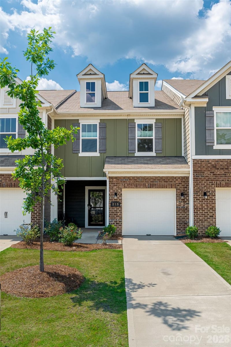 215 Harpers Run Ln, Matthews, NC 28104