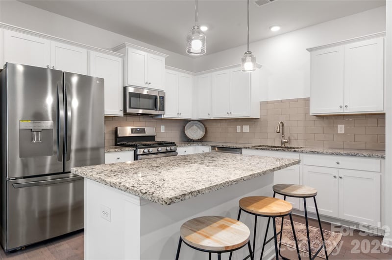 215 Harpers Run Ln, Matthews, NC 28104