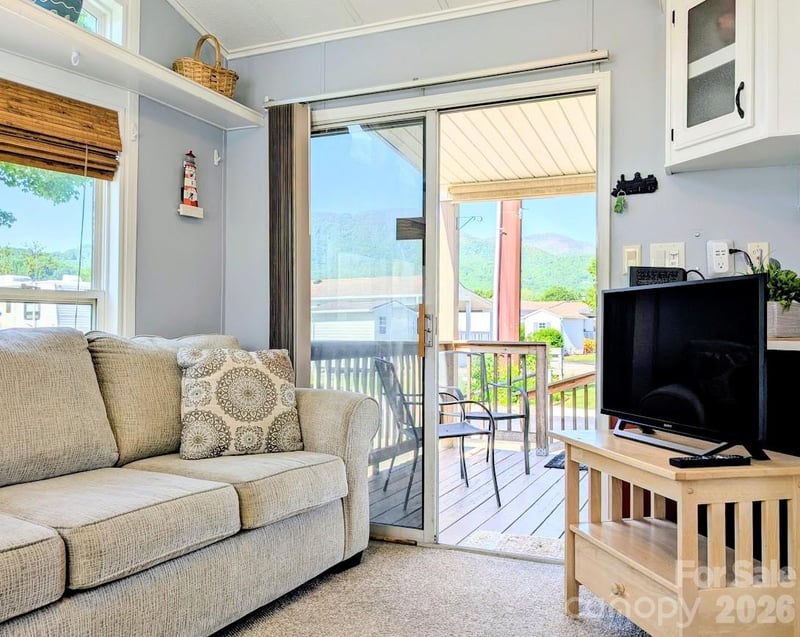 29 Polka Ln, Waynesville, NC 28785